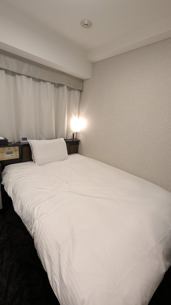 アパホテル〈西船橋駅前〉 ベッド全体