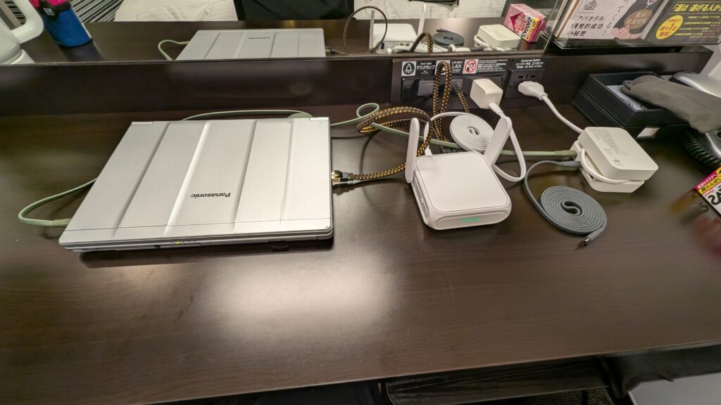 アパホテル〈西船橋駅前〉 Let's noteとトラベルルーターを有線LANに接続した状態