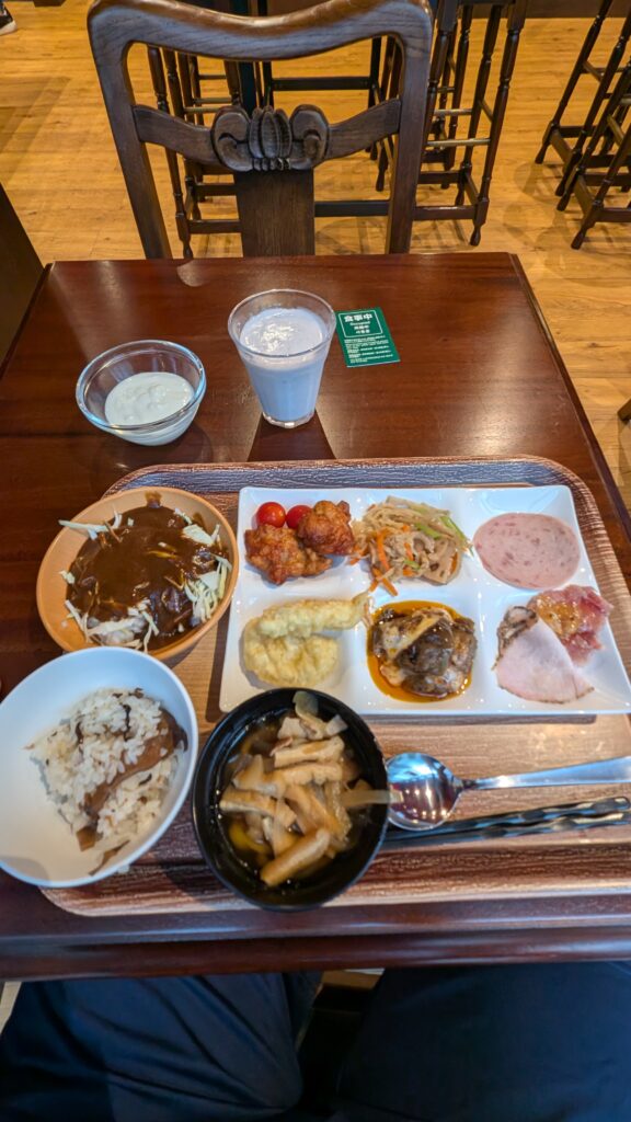 朝食ビュッフェのプレート