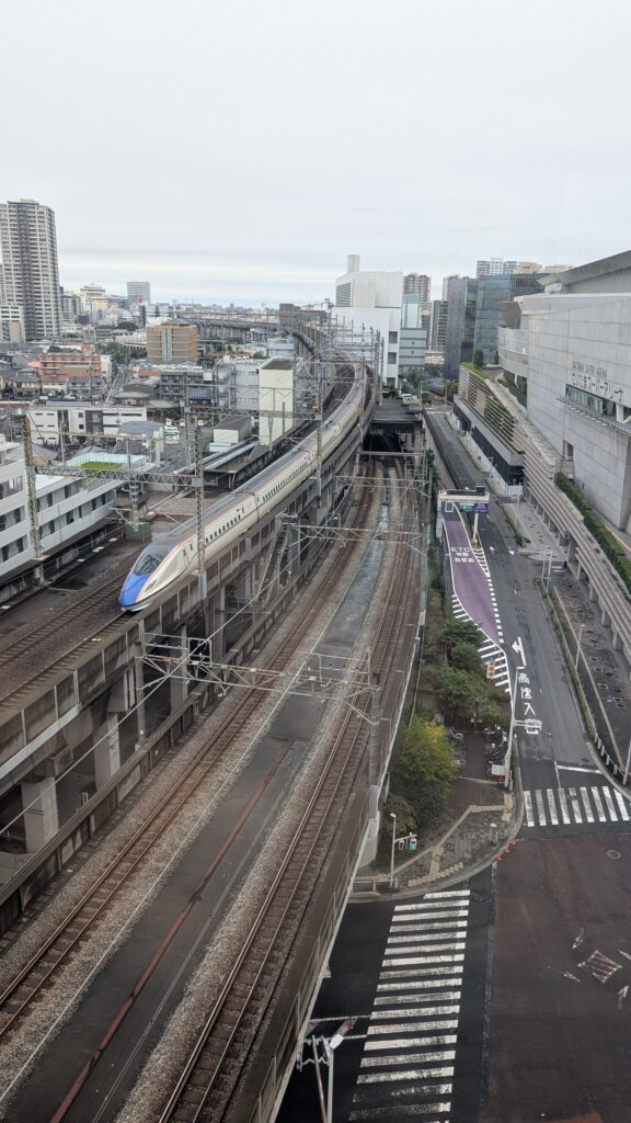 客室から見える北陸新幹線E7系